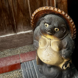 Images from Akō, Japan, where American contemporary artist Gina Keatley lives and works, reflecting a practice shaped by geography, observation, and cultural dialogue.